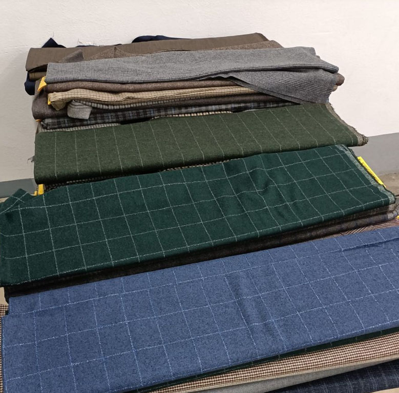 Пошив одежды оптом на заказ в швейном цехе в Москве